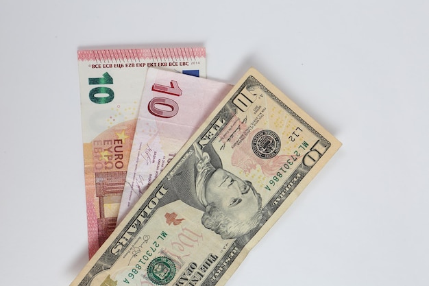 Banconote in lire turche, dollari statunitensi ed euro