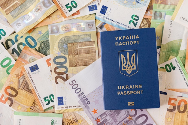 Banconote polacche zloty banconote con monete grosz con passaporto ucraino