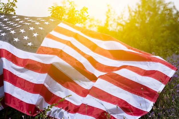 Bandiera americana con effetto luce solare. Sfondo. Concetto di festa dell'indipendenza.