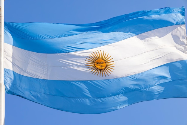Bandiera argentina vicino all'ufficio del presidente della Casa Rosada sulla storica Plaza de Mayo a Buenos Aires