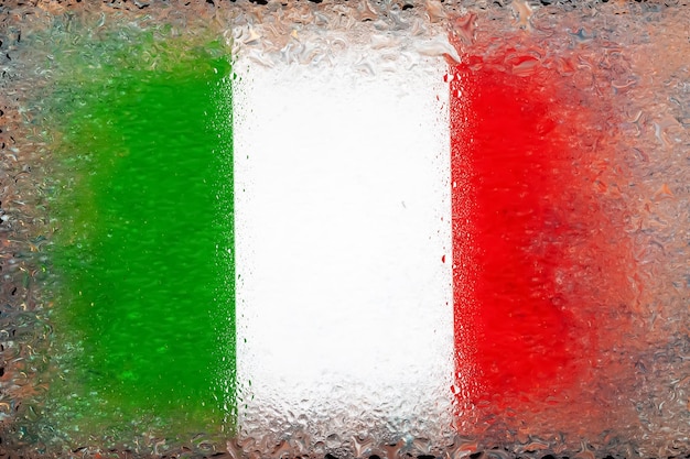 Bandiera d'Italia Bandiera d'Italia sullo sfondo di gocce d'acqua Bandiera con gocce di pioggia Spruzzi sul vetro