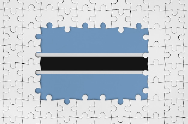 Bandiera del Botswana in cornice di pezzi di puzzle bianchi con parte centrale mancante