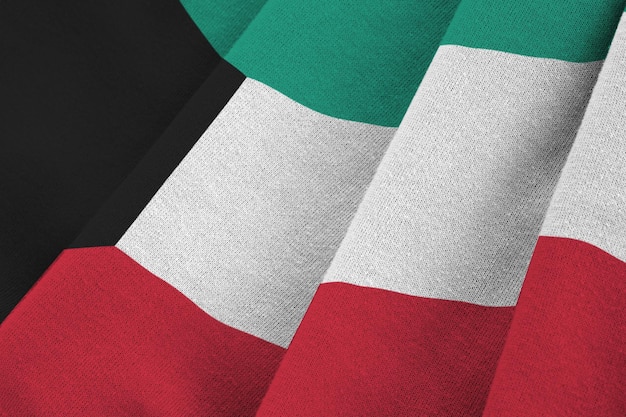 Bandiera del Kuwait con grandi pieghe che ondeggiano da vicino sotto la luce dello studio all'interno I simboli e i colori ufficiali nel banner