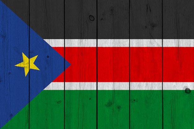 Bandiera del Sud Sudan dipinta su vecchia plancia di legno