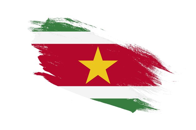 Bandiera del Suriname con effetti dipinti a pennello su sfondo bianco isolato