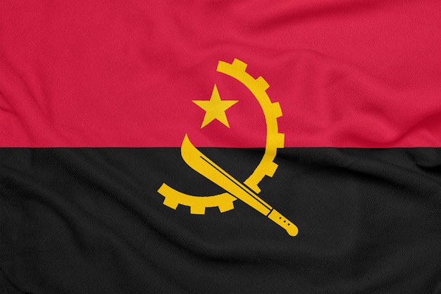 Bandiera dell'Angola su tessuto strutturato. Simbolo patriottico