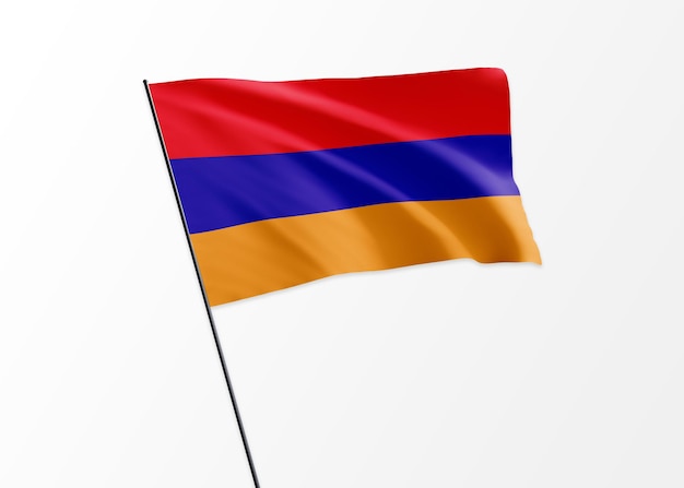 Bandiera dell'Armenia che vola alta sullo sfondo isolato Giorno dell'indipendenza dell'Armenia