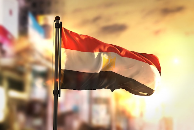 Bandiera dell&#39;Egitto contro la città Sfocato Sfondo Alluce Retroilluminazione