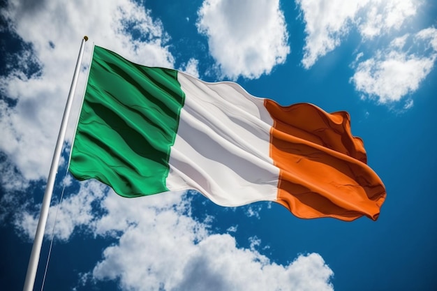 Bandiera dell'Irlanda sul cielo soleggiato La rete neurale genera arte