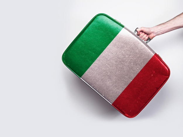 Bandiera dell'Italia su una valigia in pelle vintage