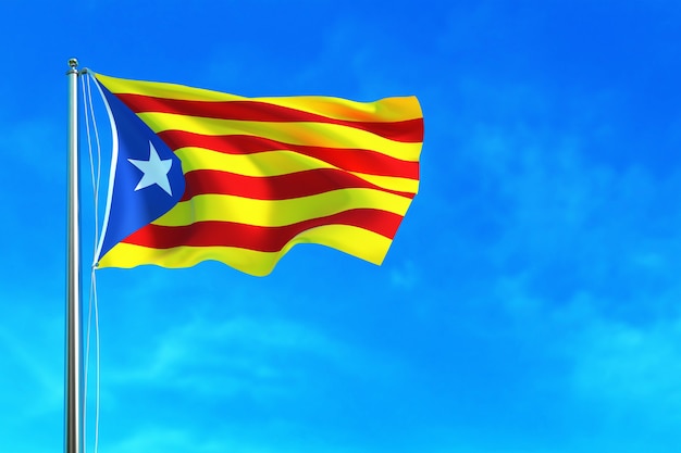 Bandiera della Catalogna sullo sfondo del cielo blu
