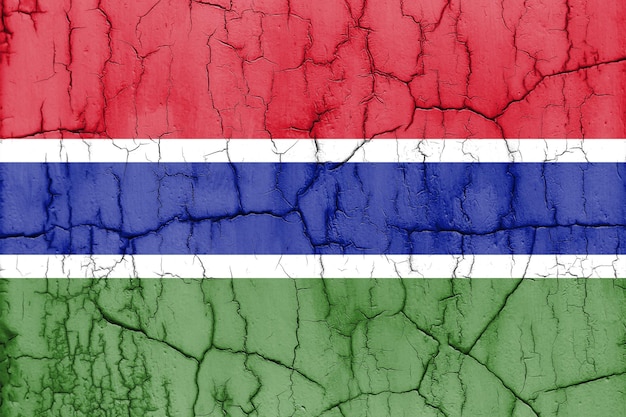 Bandiera della Gambia su priorità bassa strutturata della parete incrinata