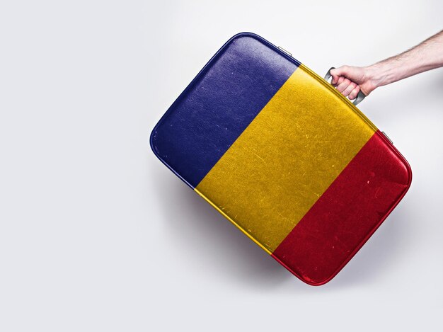 Bandiera della Romania su una valigia in pelle vintage