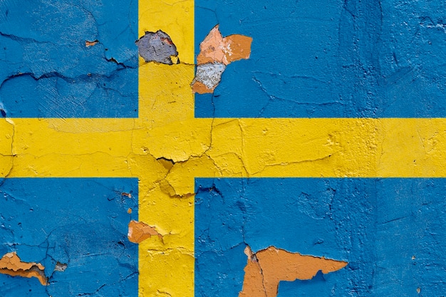 Bandiera della Svezia dipinta su un muro di cemento stagionato