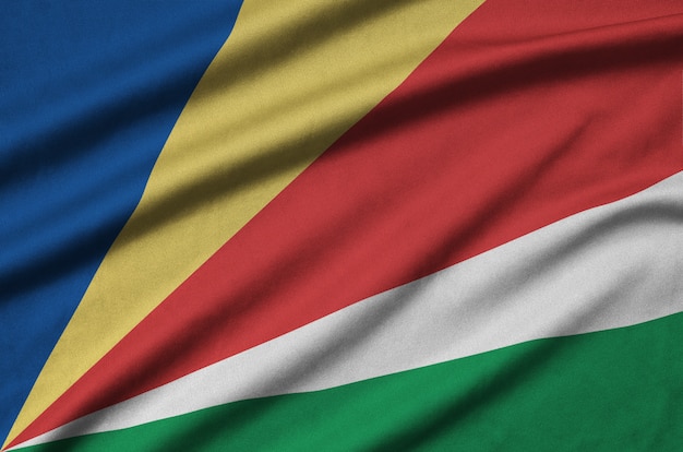 Bandiera delle Seychelles con molte pieghe.