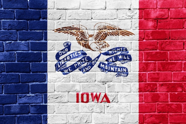 Bandiera dello Stato dell'Iowa USA su uno sfondo texturato Concept collage