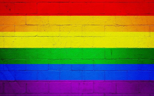 Bandiera gay dipinta su un muro