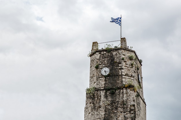 Bandiera greca sulla torre del castello.