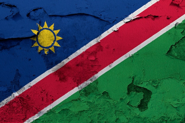 Bandiera nazionale dipinta della Namibia su un muro di cemento