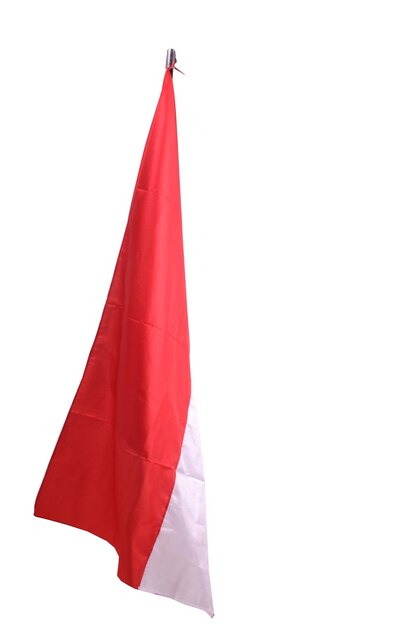 bandiera rossa e bianca che sventola su uno sfondo bianco, tracciato di ritaglio