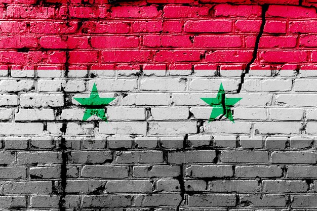 Bandiera siriana dipinta su un muro di mattoni
