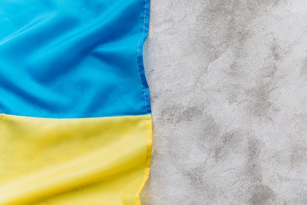 Bandiera ucraina su uno sfondo di pietra