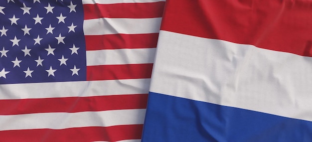 Bandiere degli Stati Uniti e dei Paesi Bassi Primo piano della bandiera del lino Bandiera fatta di tela Illustrazione 3d dei simboli nazionali degli Stati Uniti d'America