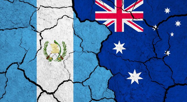 Bandiere del Guatemala e dell'Australia sul concetto di relazione politica di superficie incrinata