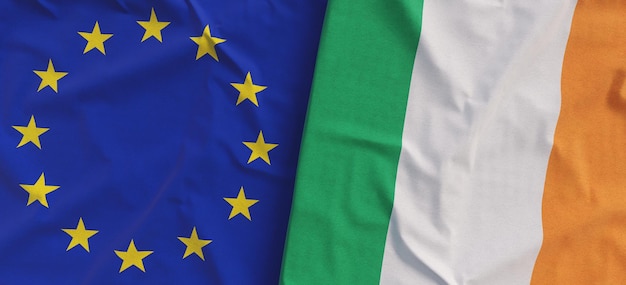 Bandiere dell'Unione Europea e dell'Irlanda Primo piano delle bandiere di lino Bandiera fatta di tela Illustrazione 3d dei simboli nazionali di Dublino irlandese dell'UE