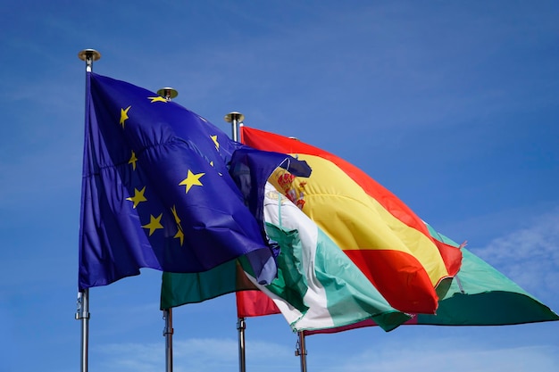 Bandiere dell'Unione Europea Spagna Andalusia e Granada