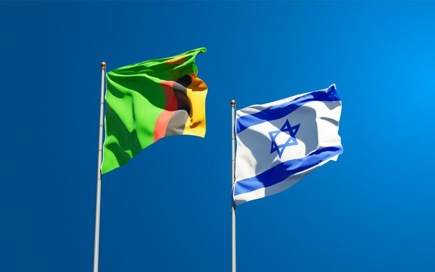 bandiere di stato dello Zambia e Israele insieme sullo sfondo del cielo