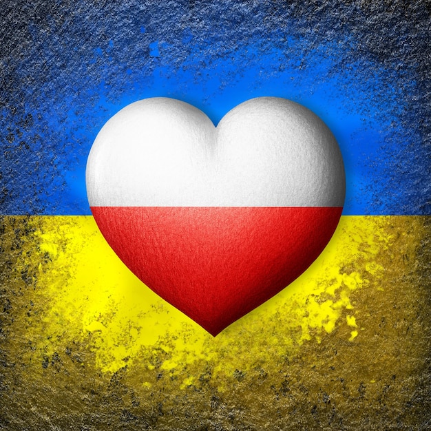 Bandiere di Ucraina e Polonia Bandiera cuore sullo sfondo della bandiera ucraina