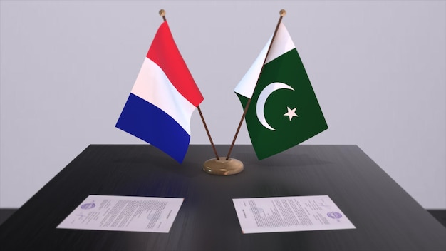 Bandiere nazionali di Pakistan e Francia sul tavolo nella sala conferenze diplomatica Accordo di accordo politico