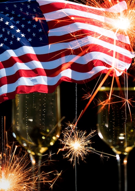 Bandiere statunitensi con collage di fuochi d'artificio