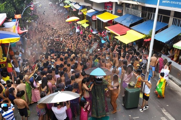 Bangkok 13 aprile 2025 La folla celebra il Songkran, il Capodanno thailandese Bangkok Thailandia