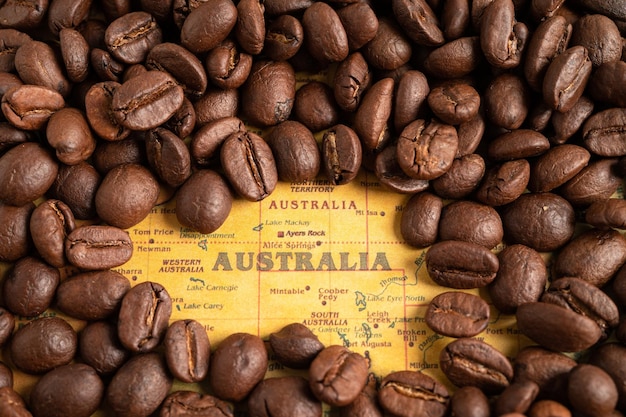 Bangkok Thailandia 14 marzo 2023 Chicco di caffè sulla mappa dell'Australia concetto di commercio online di importazione ed esportazione