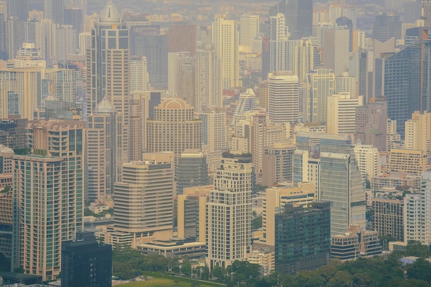 Bangkok Thailandia 20 novembre 2021 Bangkok paesaggio urbano primo piano della vista di Bangkok nel quartiere degli affari Thailandia