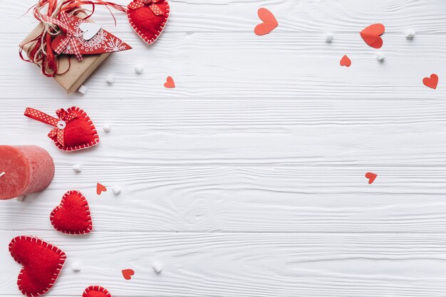 Banner per San Valentino con cuori decorativi, candele e regali