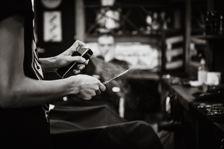 Foto bar bar negozio interni vintage, barbiere al lavoro