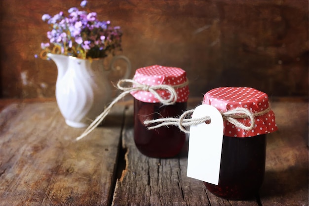 Barattolo di marmellata fatto in casa rustico retrò