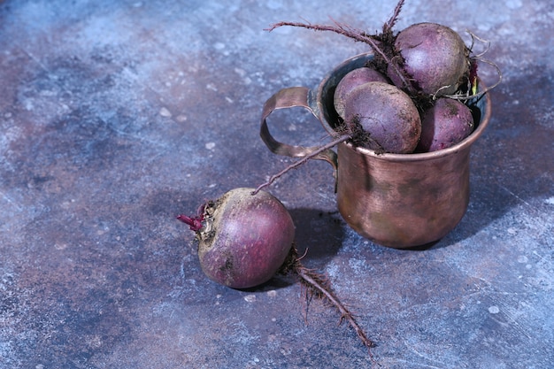 Barbabietola in tazza di rame