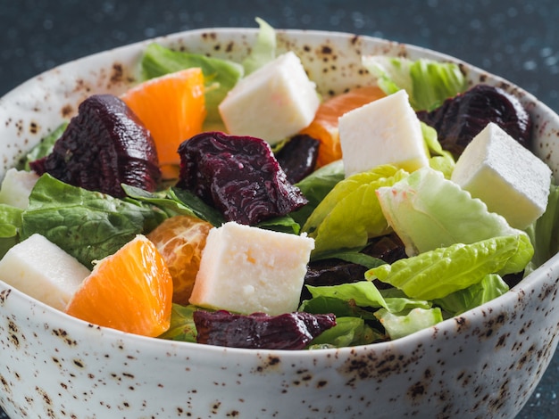 Barbabietola rossa, formaggio feta e insalata di arance.