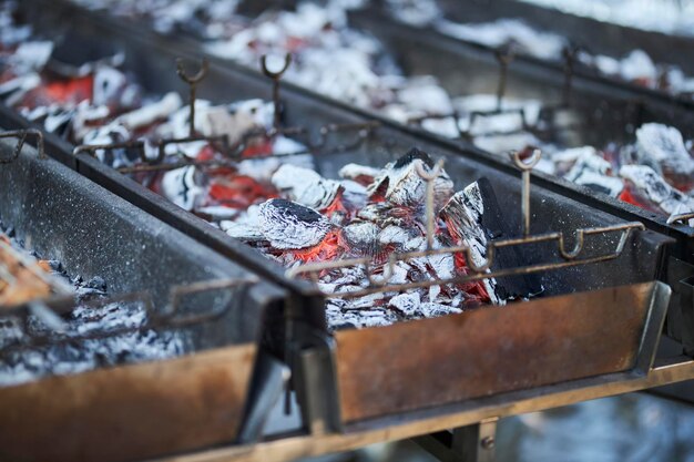 barbecue Braciere con carbone ardente