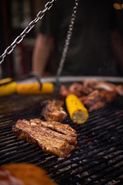 barbecue con carne e verdure