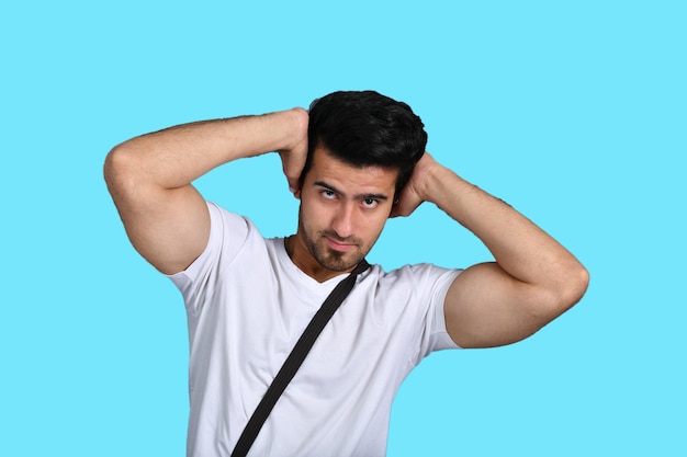 barbiere mani sui capelli modello pakistani indiano