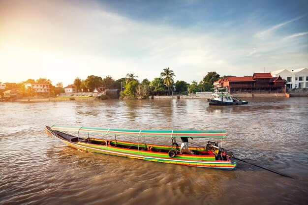 Barca a coda lunga ad Ayutthaya Thailandia