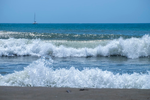 Barca a vela nel Mar Mediterraneo