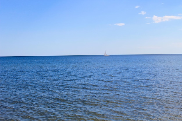 Barca a vela nel Mar Nero