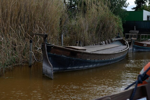 Barca affondata in un molo di Albufera Valencia