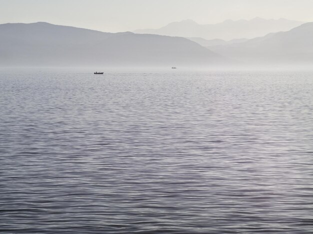 Barca da pesca e pesca nel Mar Egeo in Grecia